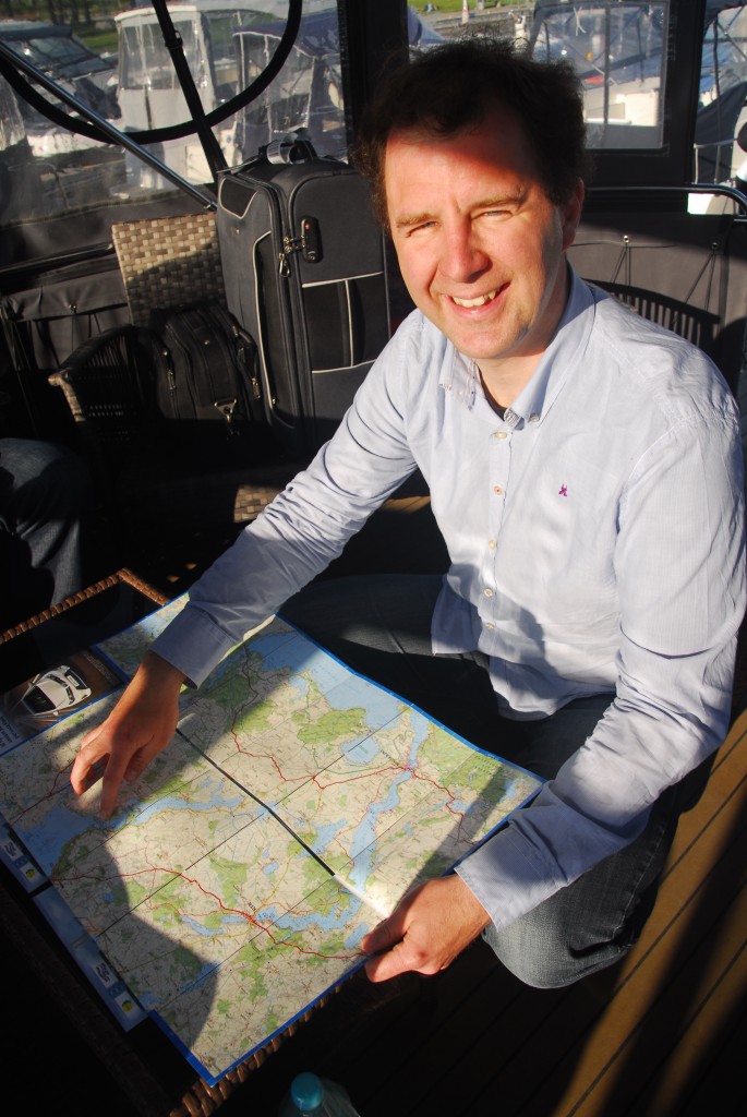 Kapitän Stefan mit Seen-Landkarte